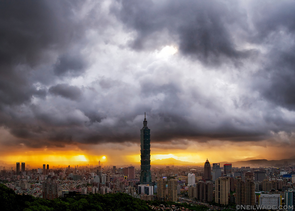 Taipei-City-Skyline-Storm